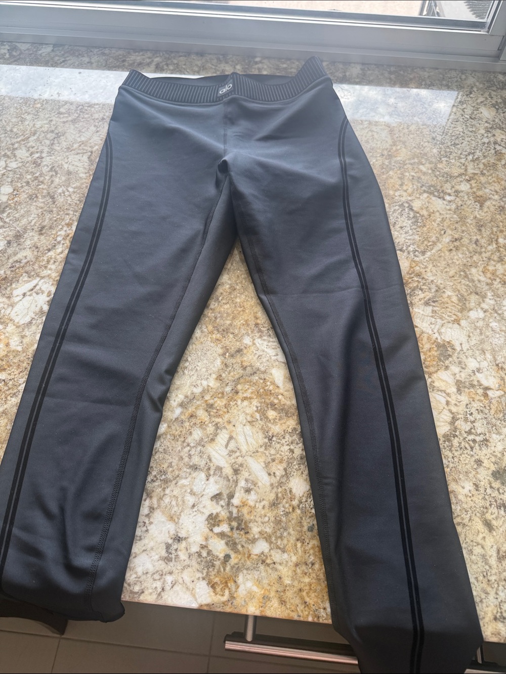 ALO Yoga Black High-Waist Performance Leggings with Textured Waistband